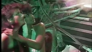 Alışılmışın dışında bir hintli pornosu buldum arkadaşlar amatör çekim